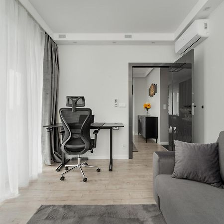 Luksusowy Apartament Z 3 Sypialniami, Klimatyzacja, Parkingiem I Biurkiem We Wroclawiu By Renters Prestige Esterno foto