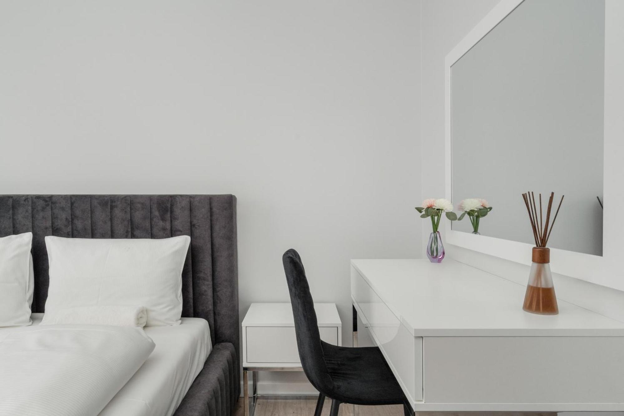 Luksusowy Apartament Z 3 Sypialniami, Klimatyzacja, Parkingiem I Biurkiem We Wroclawiu By Renters Prestige Esterno foto