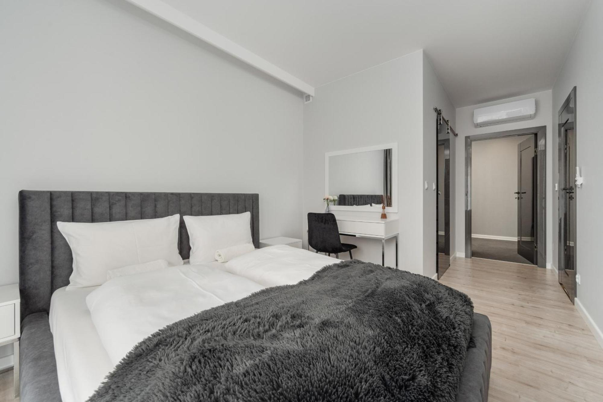 Luksusowy Apartament Z 3 Sypialniami, Klimatyzacja, Parkingiem I Biurkiem We Wroclawiu By Renters Prestige Esterno foto