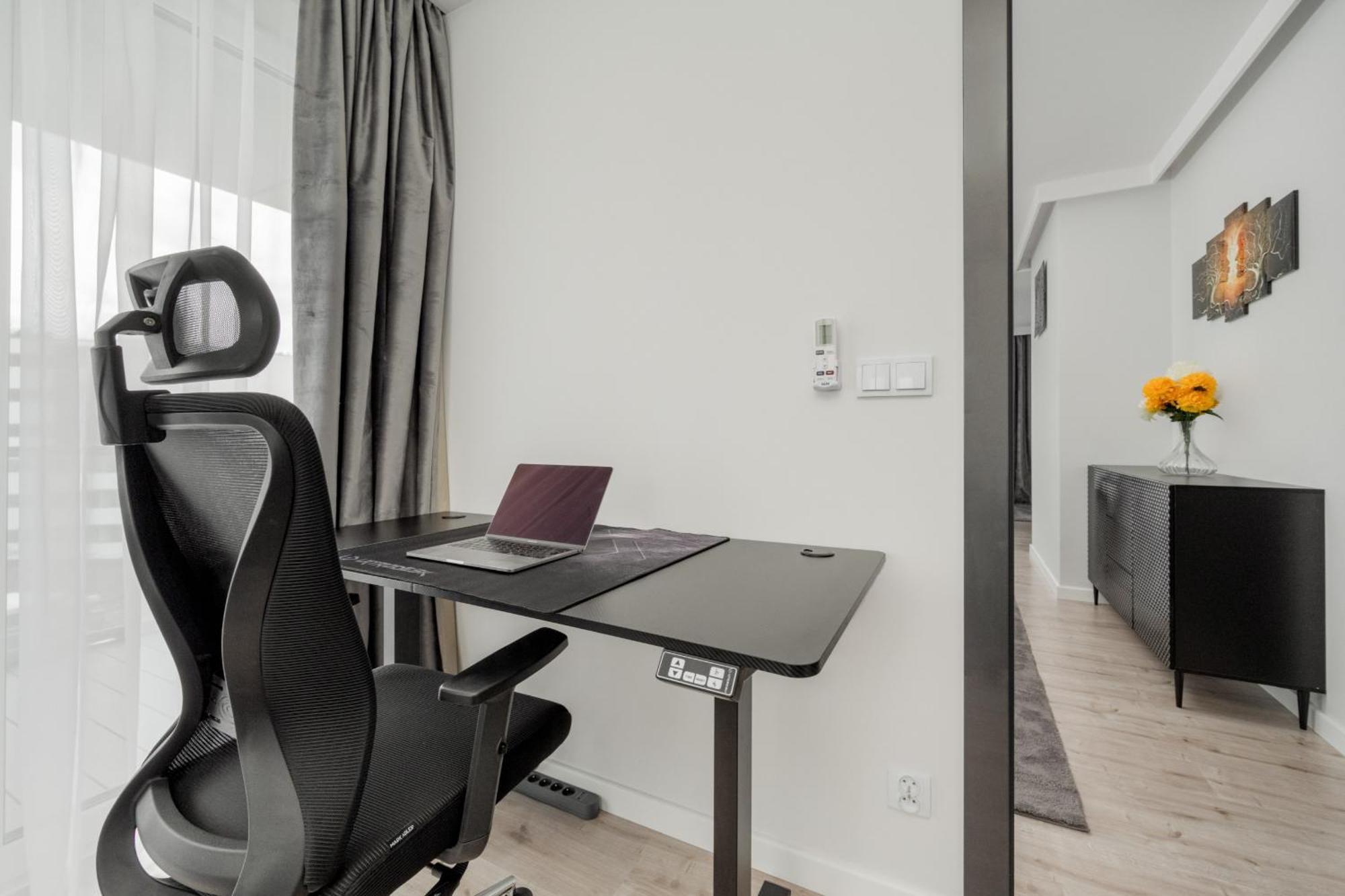 Luksusowy Apartament Z 3 Sypialniami, Klimatyzacja, Parkingiem I Biurkiem We Wroclawiu By Renters Prestige Esterno foto
